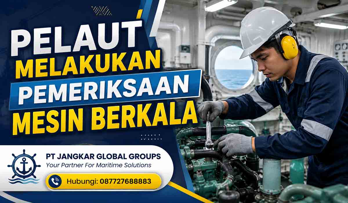 Pelaut Melakukan Pemeriksaan Mesin